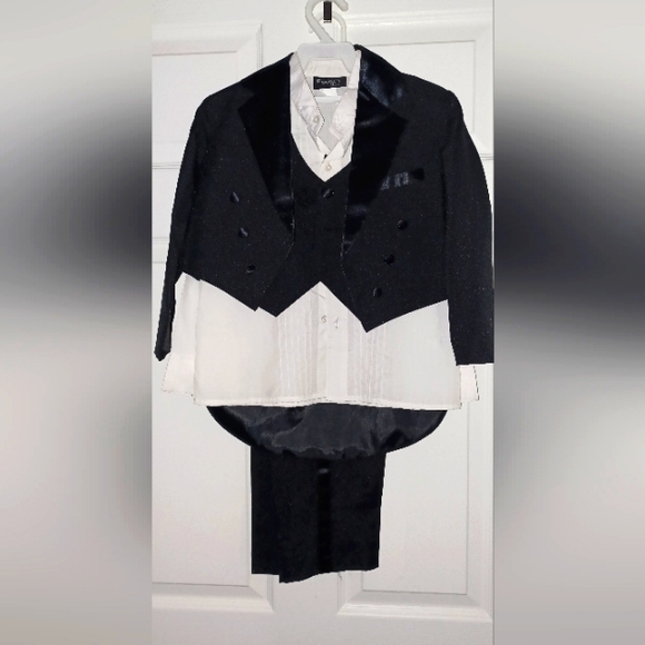 Fouger Other - Little boys tux